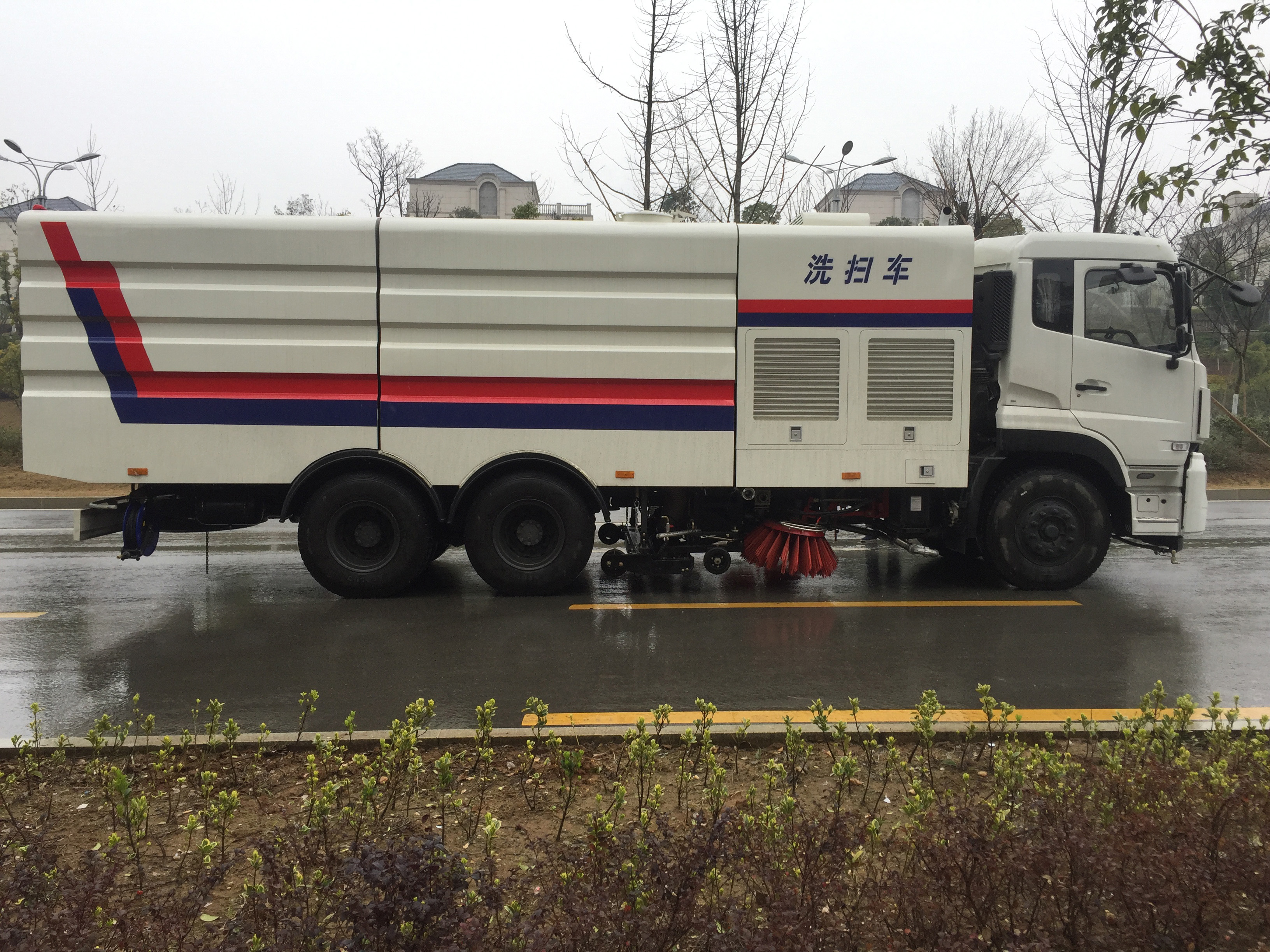 東風(fēng)天龍大型洗掃車